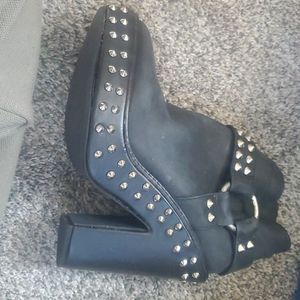 LILYN Jeffery Campbell